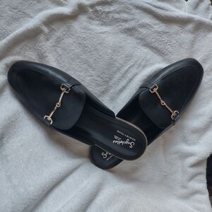 Seychelles Black Leather Loafers with Silver Accent